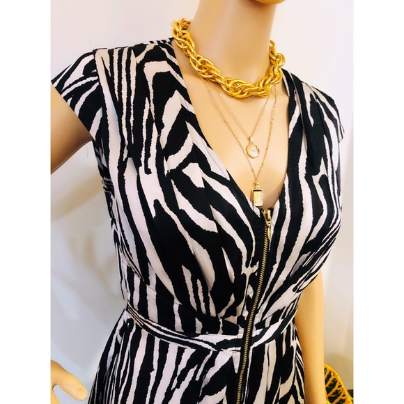 𝑯&𝑴 𝒁𝒆𝒃𝒓𝒂 𝑷𝒓𝒊𝒏𝒕 𝑫𝒓𝒆𝒔𝒔 - Picture 5 of 6